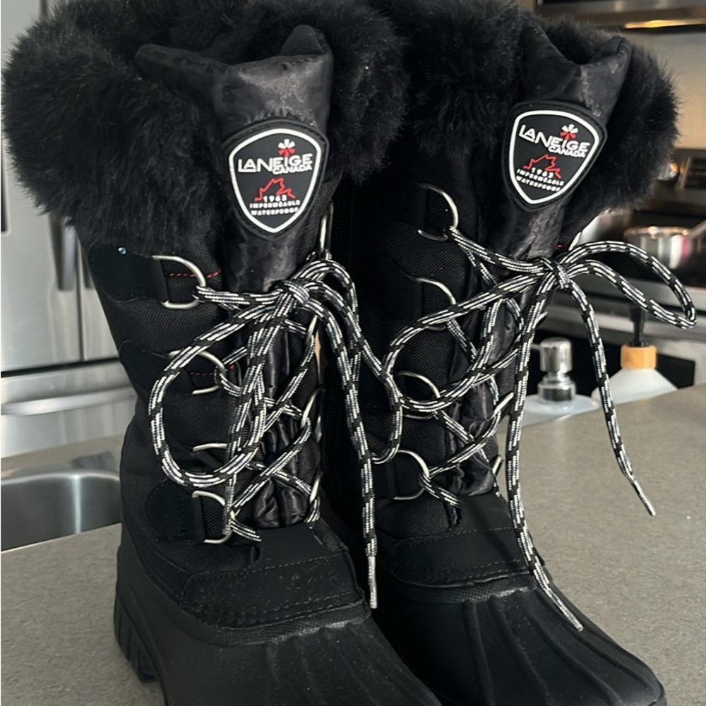 LANEIGE Black Winter Boots with Fur Trim and Suede Finish